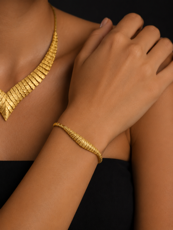 18k Necklace & Eating & Bracelet